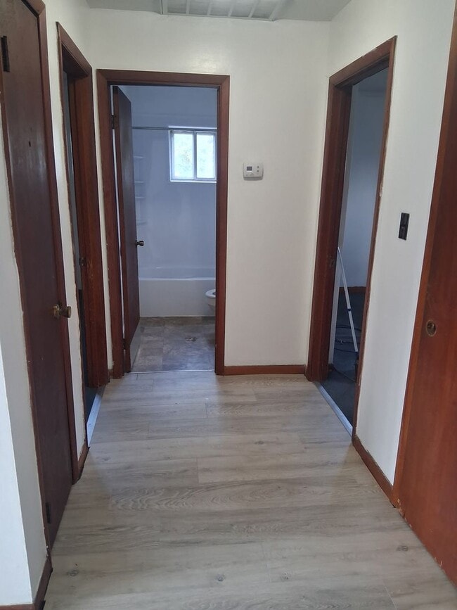 Building Photo - Maryville 2 bedroom 1 bath apartment, wate...