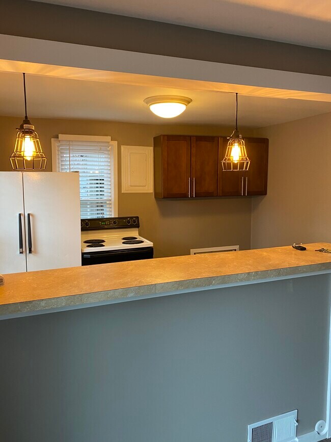 Building Photo - 3599 Orchard Lake Rd