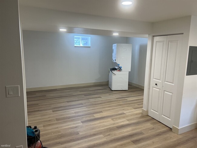 Building Photo - Room for Rent, 1 bath 4plex - 2960 South D...