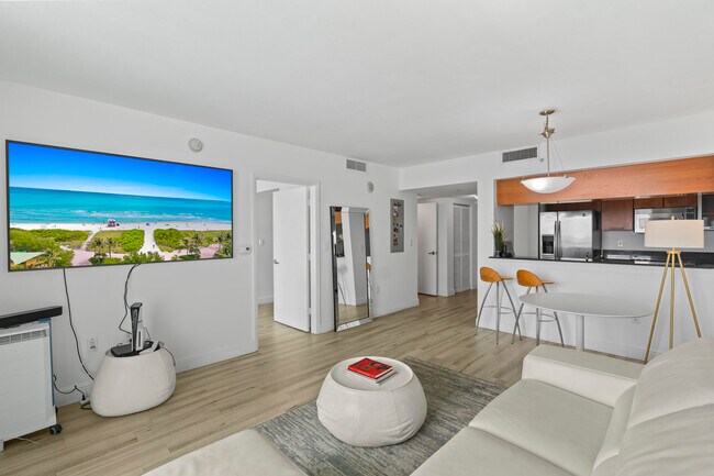 Building Photo - 1800 N Bayshore Dr