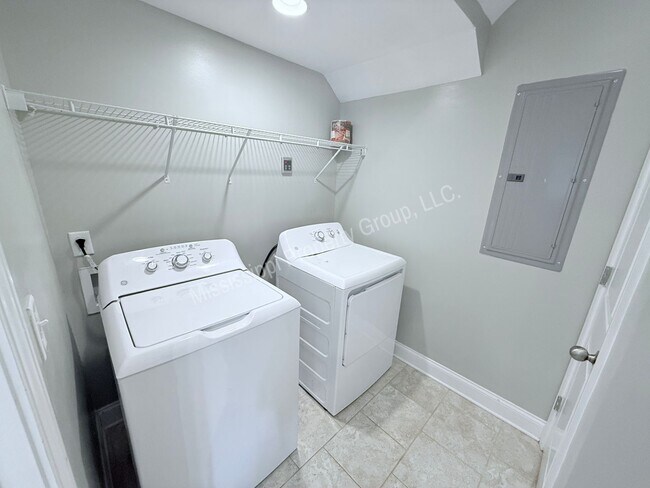 Building Photo - 3BR/2.5BA Home