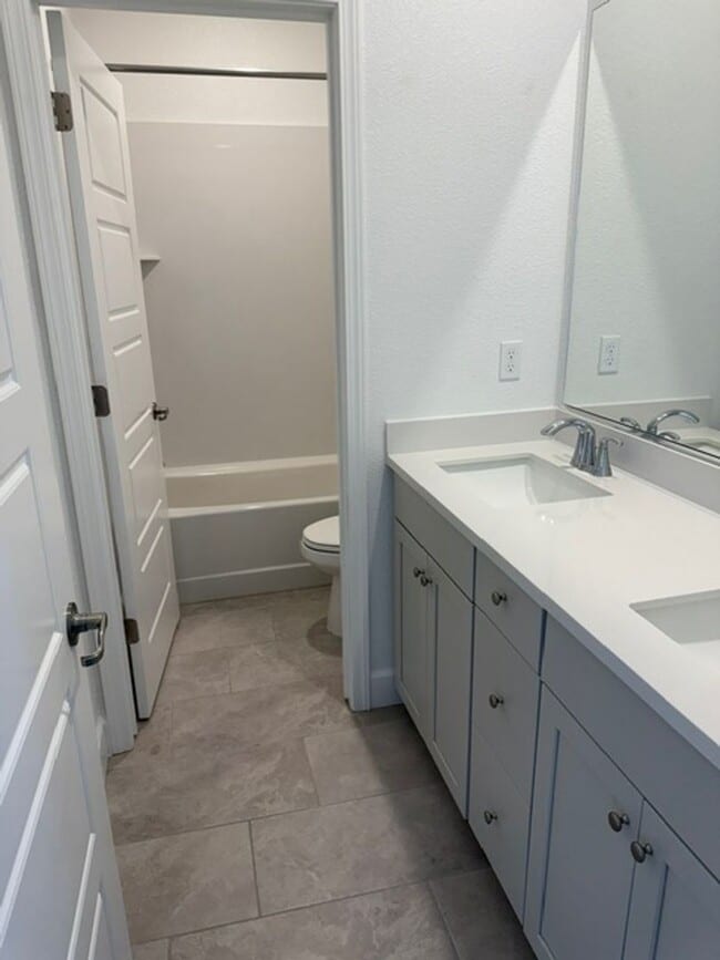 Building Photo - Beautiful home in Northlake!