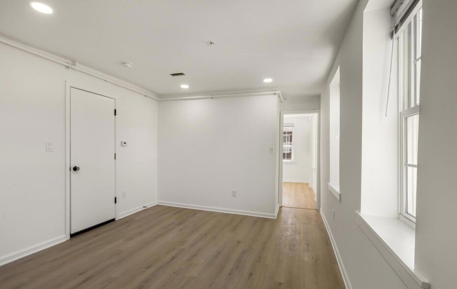 Building Photo - 2723 E Huntingdon St