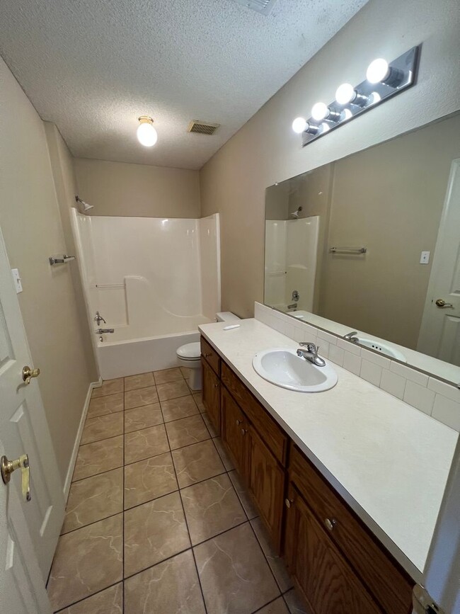 Building Photo - 1811 Wilder Ln