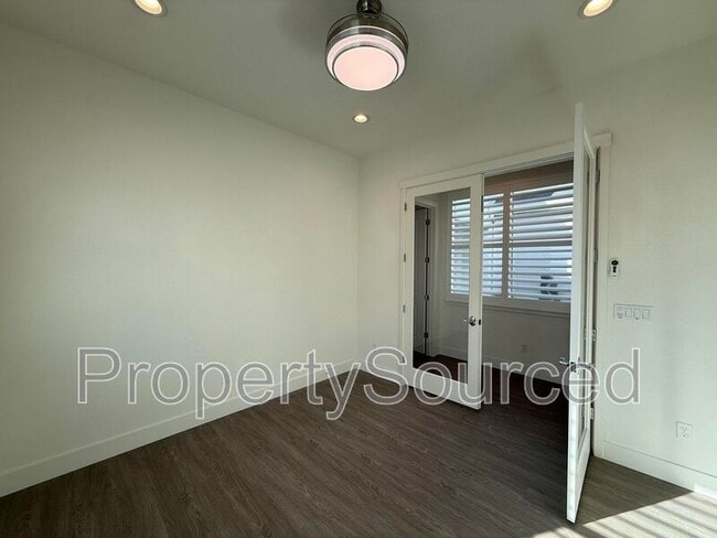 Building Photo - 1136 Crescent Ave