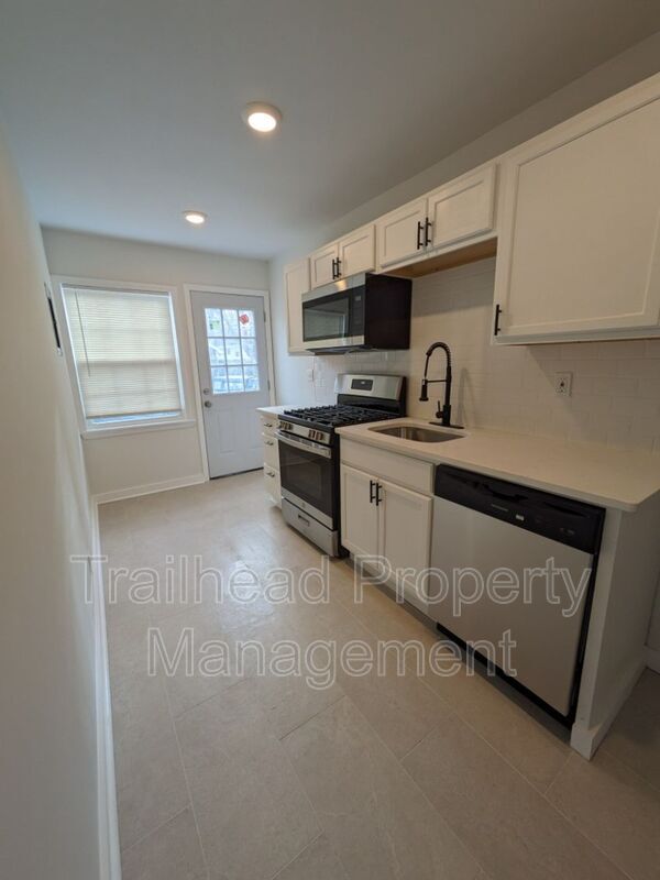 Building Photo - 6413 Brookside Rd