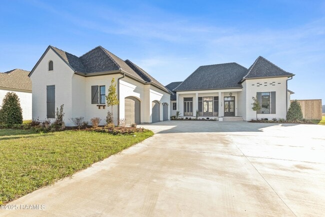 Building Photo - 109 Trailing Oaks Dr