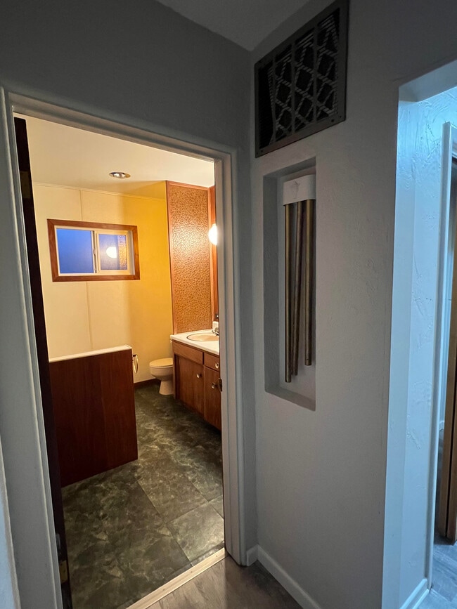 Building Photo - 300 E Lake St