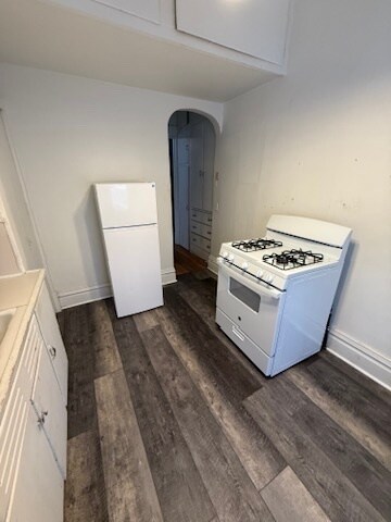 Building Photo - 611 W Prospect St