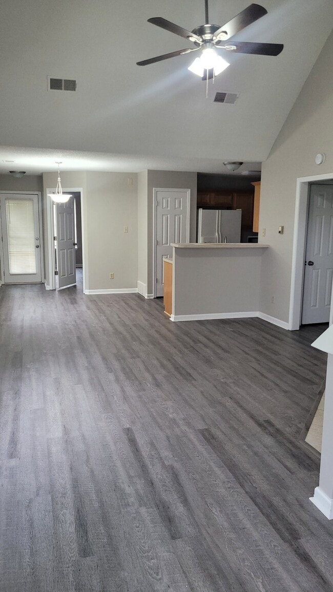 Building Photo - 7031 S Estacada Way