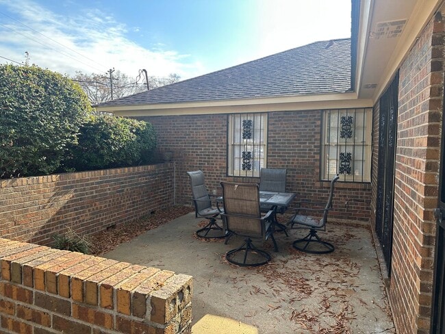 Building Photo - 743 Leicester Dr