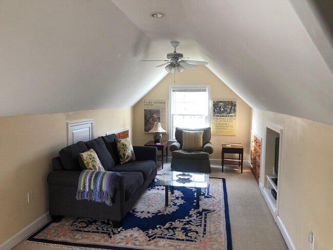 Building Photo - 5804 Searl Ter