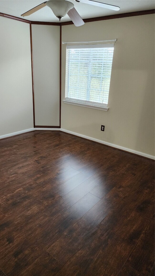 Building Photo - 3911 Falvel Cove Dr