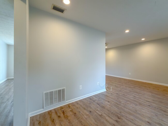 Building Photo - 3235 Springdale Dr