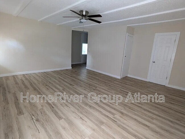 Building Photo - 3585 Lee St