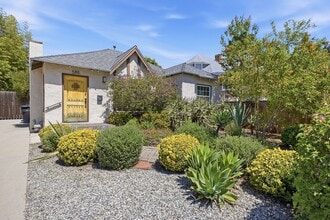 Building Photo - 585 W Calaveras St