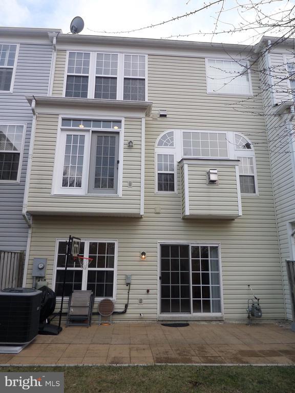 Building Photo - 7007 Courtyard Way