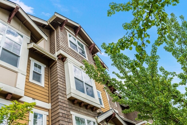 Building Photo - 2070 NW Talus Dr