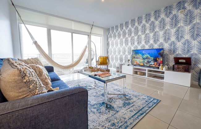 Building Photo - 3256 NE 1st Ave