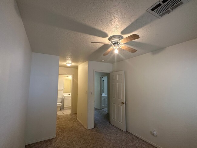 Building Photo - 2 Bedroom 2 Bathroom Duplex Available for ...