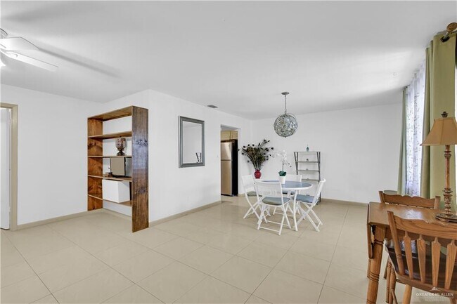 Building Photo - 16 Hibiscus Ave