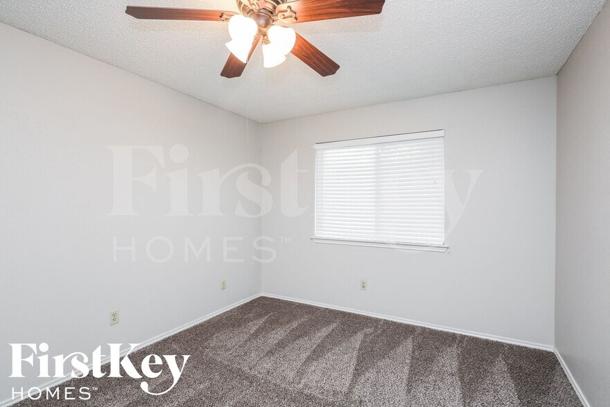 Building Photo - 2104 Homecraft Dr