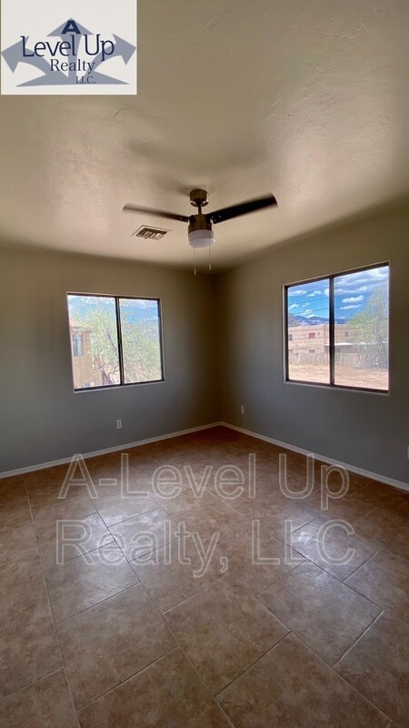 Building Photo - 208 E Yavapai Rd