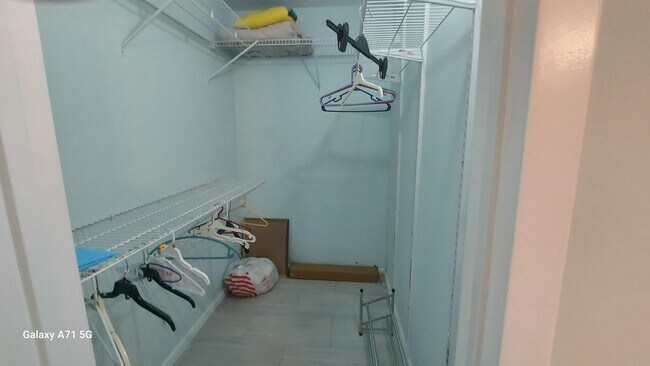 Building Photo - 2044 Yarmouth E