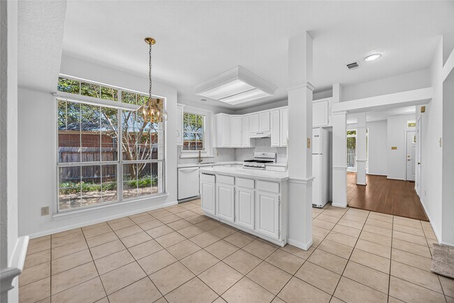 Building Photo - 88 Laughing Brook Ct