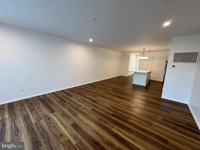 Building Photo - 50 Darien Way