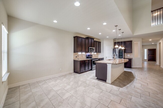 Building Photo - 2999 sq ft 4 Bedroom 3.5 Bathroom 2 Story in Waterford Park!