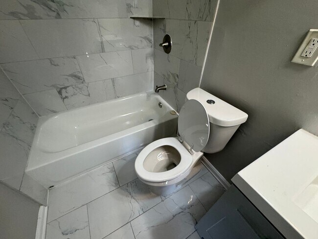 Building Photo - 3546 Christine Rd