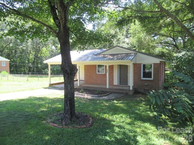 Building Photo - 208 Crescent Ct