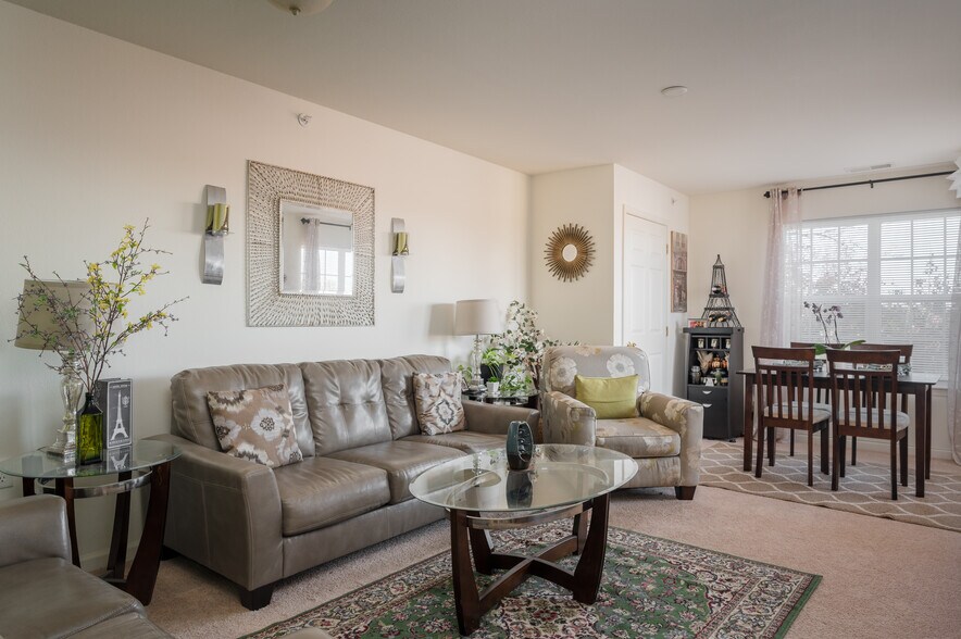 Living Room - Lynnhaven Cove