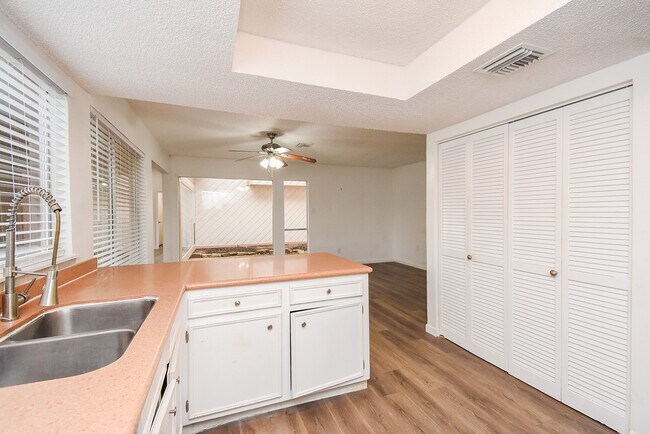 Building Photo - 7814 Candlegreen Ln