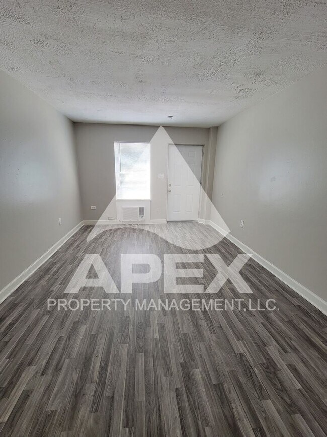 Building Photo - Recently Renovated - Alcoa Studio Apartmen...