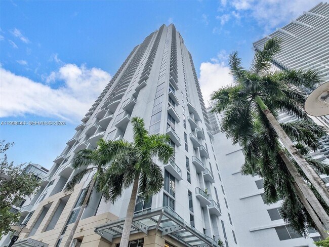 Building Photo - 1060 Brickell Ave