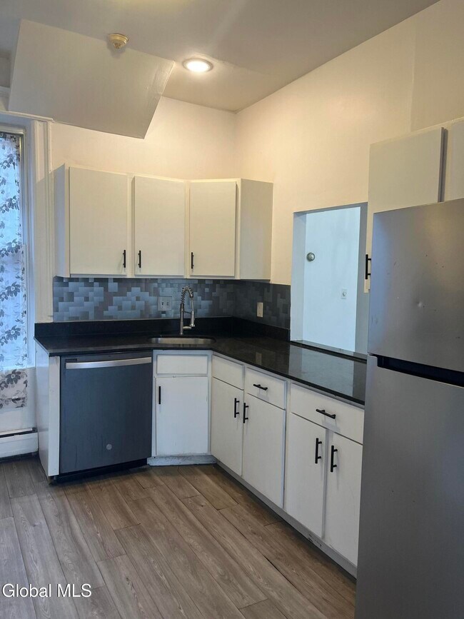 Building Photo - 9 St Joseph's Terrace