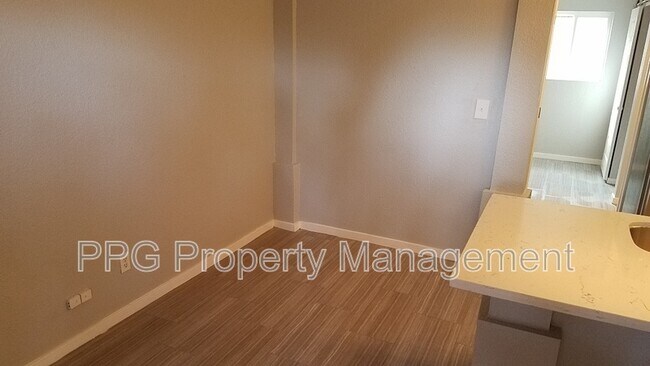 Building Photo - 5202 N 8th Pl