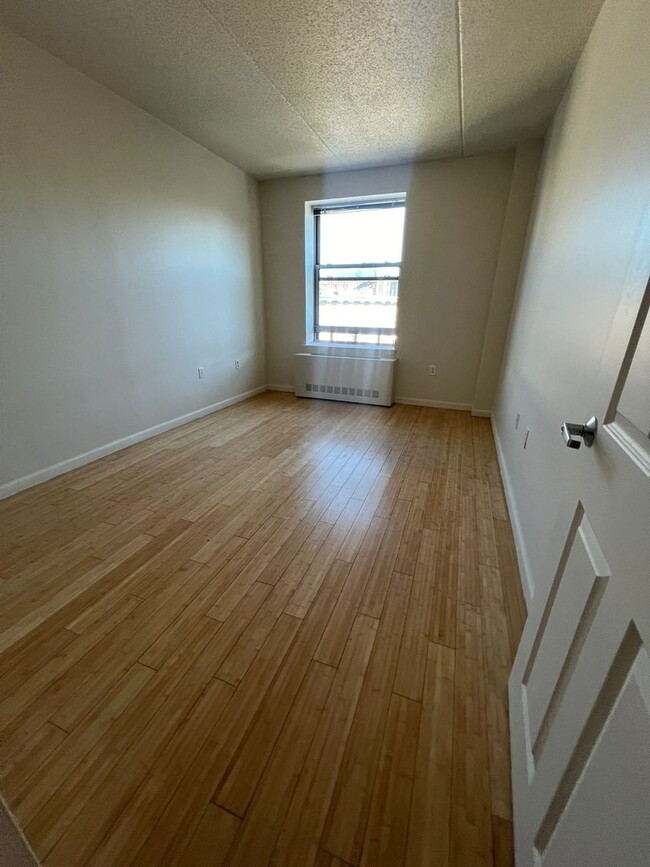 Building Photo - Spacious 5th-Floor Two-Bedroom at The Aurora