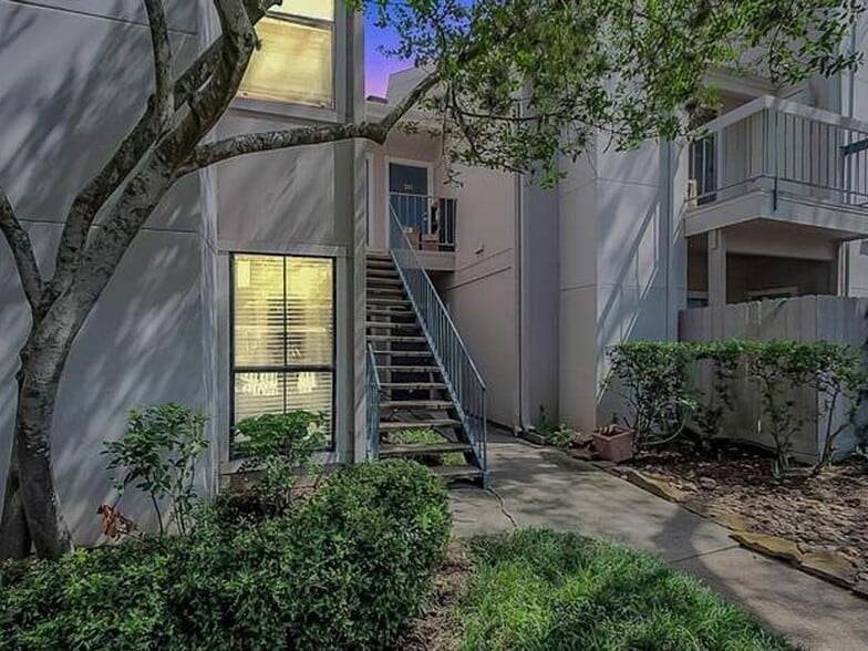 Building Photo - 7950 N Stadium Dr