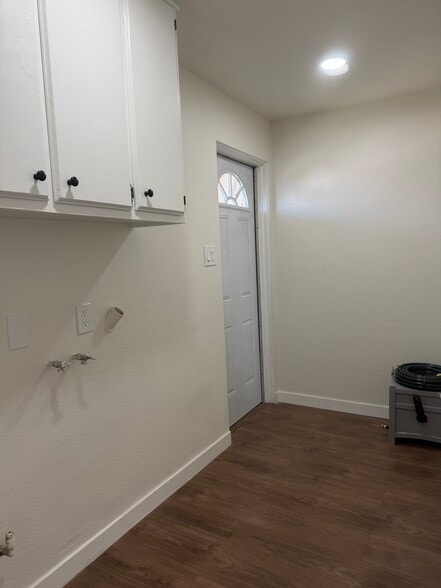 Building Photo - 821 S Alma Ave
