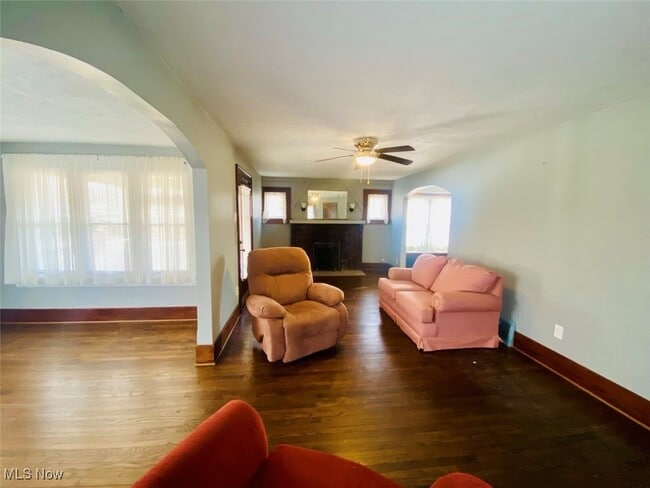 Building Photo - 2420 E Market St