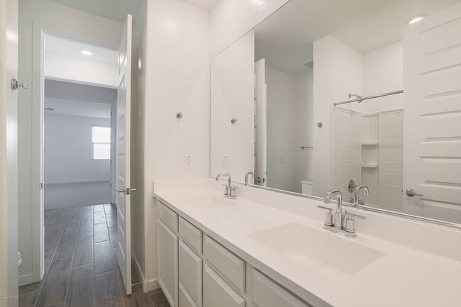 Building Photo - 16581 W Charlotte Dr
