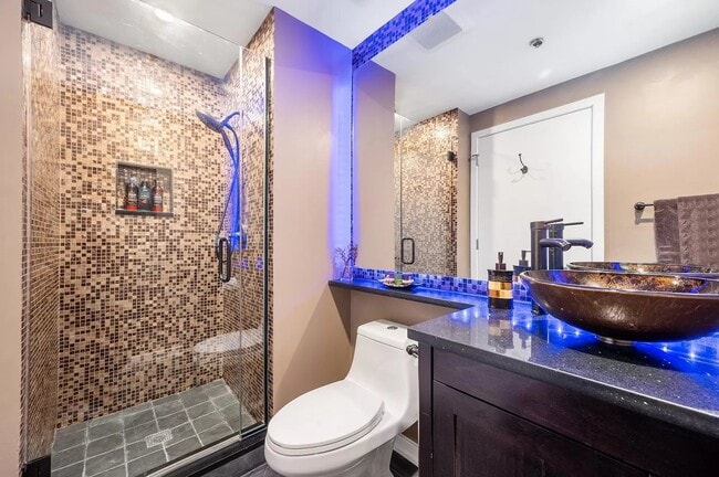 Building Photo - 210 S Desplaines St