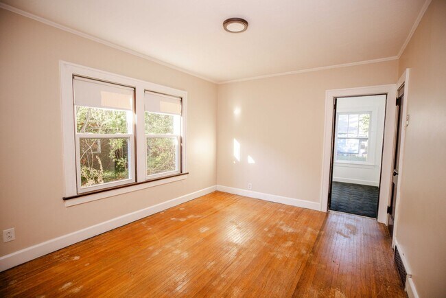 Building Photo - 1452 Rollins Rd