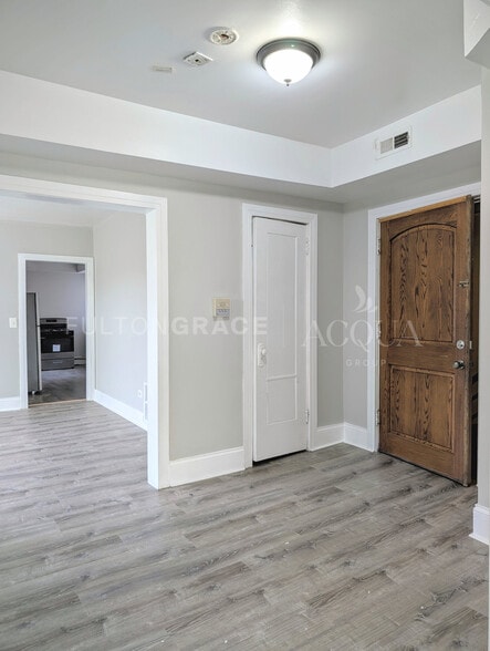 Building Photo - 6300 N Oakley Ave