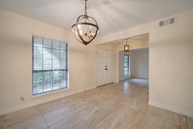 Building Photo - 10509 Doering Ln