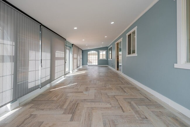 Building Photo - 1514 Regents St