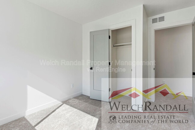 Building Photo - 507 E Alice Wy